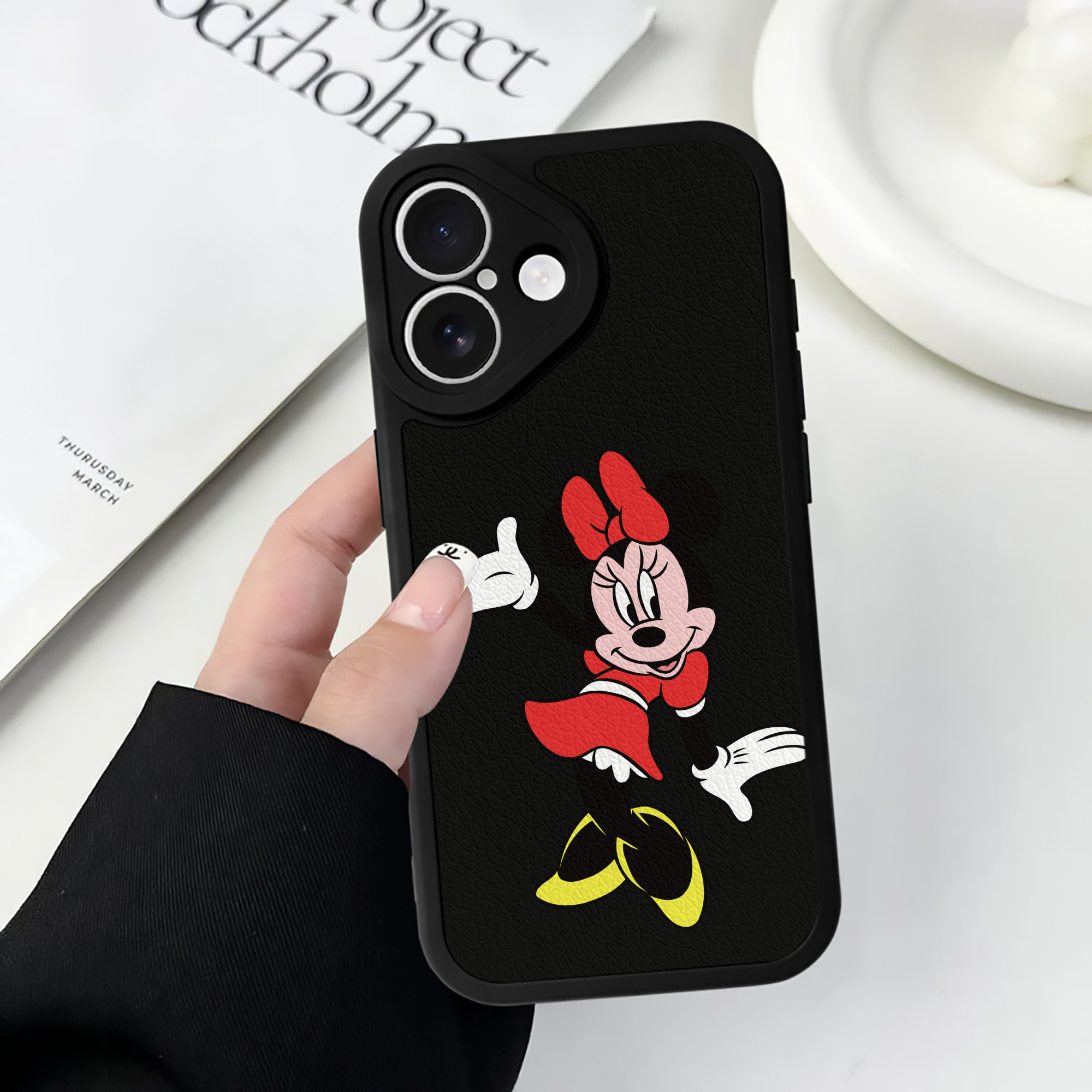 （画像用） ミッキーマウス Mickey Mouse 【iPhone 16シリーズ対応】シリコンスマホケース（レザー調） 材質：シリコン